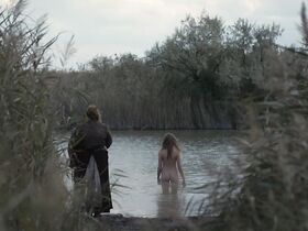 Милли Брэйди голая – Последнее королевство s02e07 (2017) #3