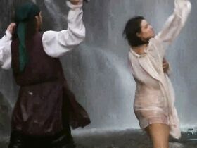 Пилар Рубио голая – Пираты s01e01 (2011) #3