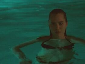 Венди Макколм голая, Нора Киркпатрик секси – Розовый грейпфрут (2015) #3