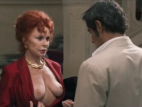 Беатрис Костантини голая, Софи Ноле голая – Кемпинг (2006)