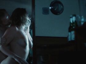 Люси Челленджер голая, Хелен Барфорд голая – Живи моментом (2011)