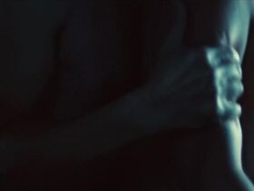 Люси Челленджер голая, Хелен Барфорд голая – Живи моментом (2011) #2