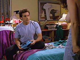 Лаура Боттрелл голая, Карла Галло секси – Сорокалетний девственник (2005) #3