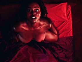 Йетиде Бадаки голая – Американские боги s01e02 (2017) #2