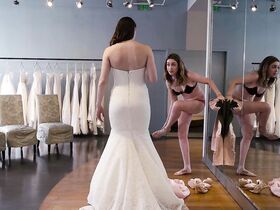 Джейми Клейтон секси – Восьмое чувство s02e05 (2017)