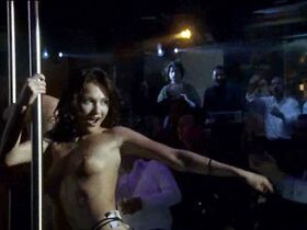 Вильма Раубайте голая, Евгения Брик голая – Матрешки s01e02 (2005) #6