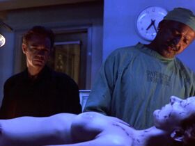 Энджи Эверхарт голая – Шлюха (1995) #3