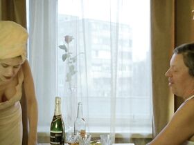 Аня Чиповская секси – Уходящая натура (2014) #2