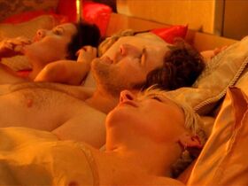 Пета Сержант голая – Наслаждение s02e07-09 (2009) #2