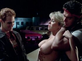 Сьюзи Слэйтер голая – Дикие улицы (1984)