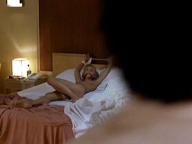 Кароль Буке голая, Барбара Келш голая – Целуй, кого хочешь (2002) #2