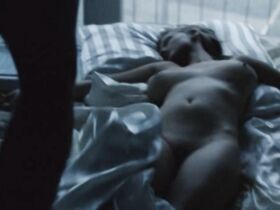 Йоанна Кулиг голая – Среда, четверг утро (2007)