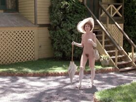 Маргарет Уиттон голая – Чертополох (1987)