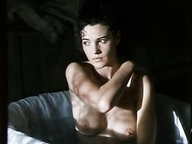 Моника Беллуччи голая – Бриганти (1994)
