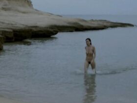 Елена Анайя голая – Вдали от моря (2015) #2