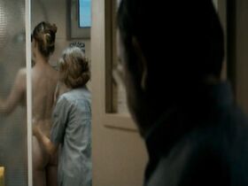 Мария-Виктория Драгуш голая, Малина Мановичи секси – Выпускной (2016) #2