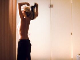 Кинки Керри голая, Сиенна Миллер голая – Слоеный торт (2014) #2