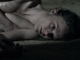 Петра Тенорова голая – Лабиринт s01e03 (2015) #2
