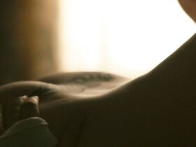 Анна Пэкуин голая – Бельвю s01e07 (2017) #2