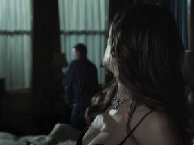 Мерритт Паттерсон секси, Элизабет Хёрли секси, Александра Парк секси – Члены королевской семьи s01e01 (2015) #2