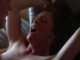 Джулианна Мур голая – Тело как улика (1993) #2