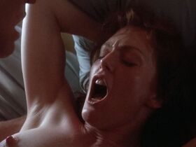 Джулианна Мур голая – Тело как улика (1993) #3