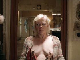 Шанола Хэмптон голая, Эмили Бергл голая – Бесстыдник s05e11 (2015) #2