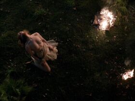 Лотта Вербек голая – Чужестранка s01e10 (2015)