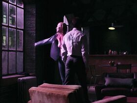 Дебора Энн Уолл секси – Сорвиголова (2015)