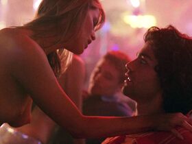 Джулиан Уэллс голая – Антураж s01e07-08 (2004)