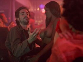 Джулиан Уэллс голая – Антураж s01e07-08 (2004) #2