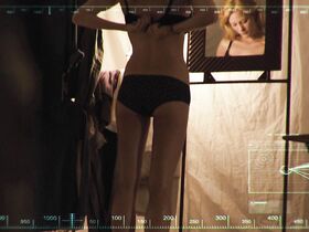 Эшли Хиншоу секси – Пирамида (2014) #1