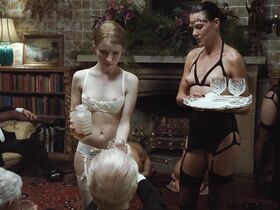 Эмили Браунинг голая – Спящая красавица (2011) #1