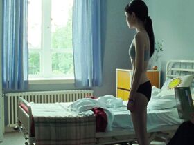 Эмили Браунинг секси – Боже, помоги девушке (2014)