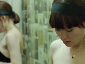 Эмили Браунинг секси – Боже, помоги девушке (2014) #2