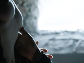 Карис ван Хаутен голая, Жозефин Гиллан голая – Игра престолов s05e04 (2015) #3