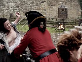 Лаура Доннелли голая, Катрина Балф голая – Чужестранка s01e02 (2014)