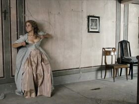 Ханна Херцшпрунг секси, Энн Шефер голая – Возлюбленные сёстры (2014) #2