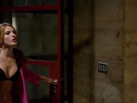 Белла Торн секси – Крик s01e01 (2015) #3