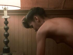 Гретхен Палмер голая – Красная жара (1988)