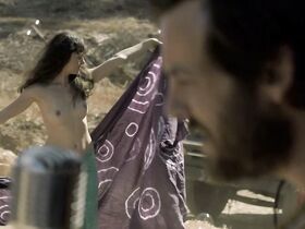 Эмбир Чилдерс голая, Джейд Тейлор секси – Водолей s01e03-05 (2015) #3