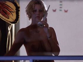 Дрю Бэрримор голая – Mad Love (1995)