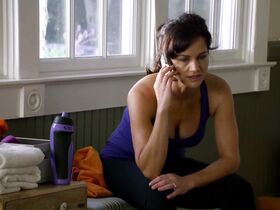 Карла Гуджино секси – На грани s01e02-03 (2015) #1