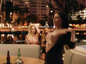 Тейлор Роденбо голая, Элла Томас секси – Футболисты s01e03 (2015)