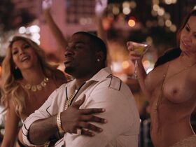 Тейлор Роденбо голая, Элла Томас секси – Футболисты s01e03 (2015) #3