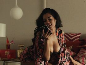 Зашия Сантьяго голая – Футболисты s01e04-05 (2015) #1