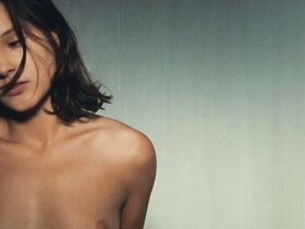 Виржини Ледуайен голая – Героини (1997) #1