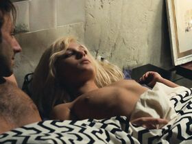 Виржини Ледуайен голая – Героини (1997)