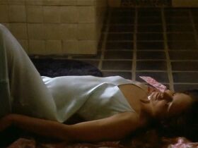 Мэделин Стоу голая – Незаконное вторжение (1992) #3