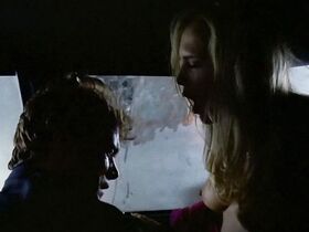 Шерри Роуз голая – Незаконное вторжение (1992)